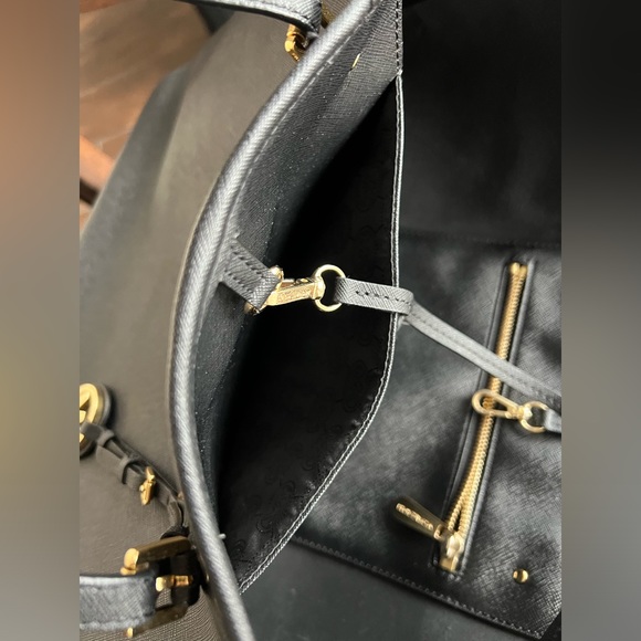 Authentic Michael Kors Genuine Leather Shoulder Bag+a bonus silk scarf - Picture 10 of 13